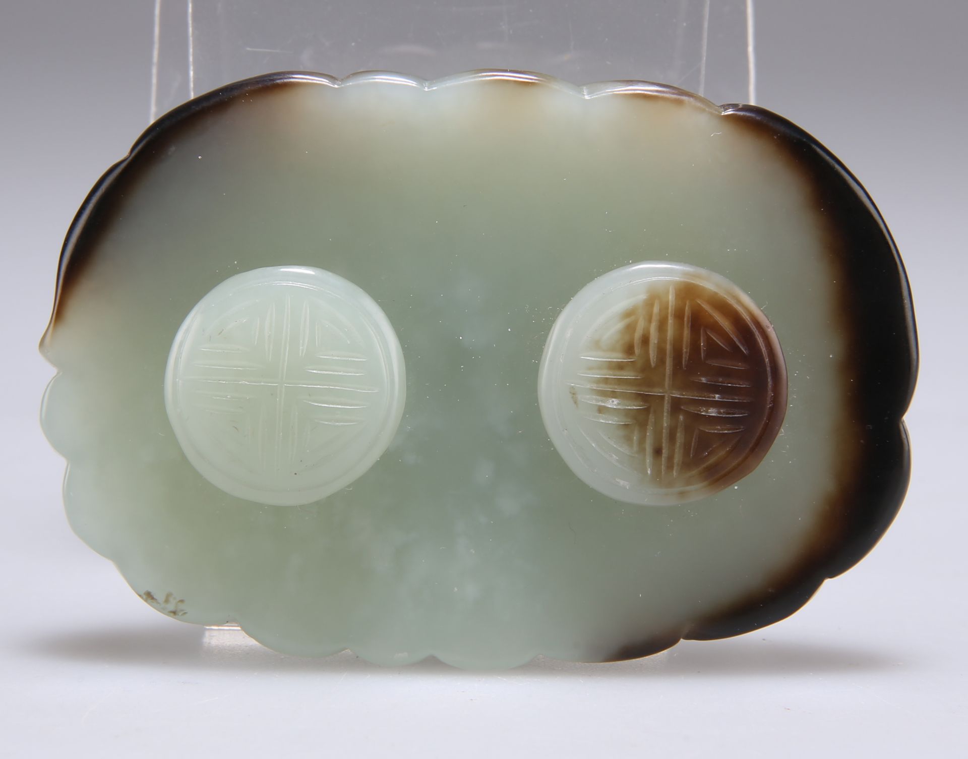 A CHINESE JADE BELT BUCKLE - Image 2 of 3