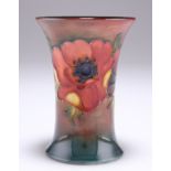 MOORCROFT AN ANEMONE PATTERN FLAMBÉ POTTERY VASE