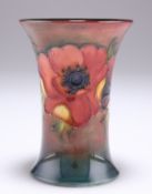 MOORCROFT AN ANEMONE PATTERN FLAMBÉ POTTERY VASE