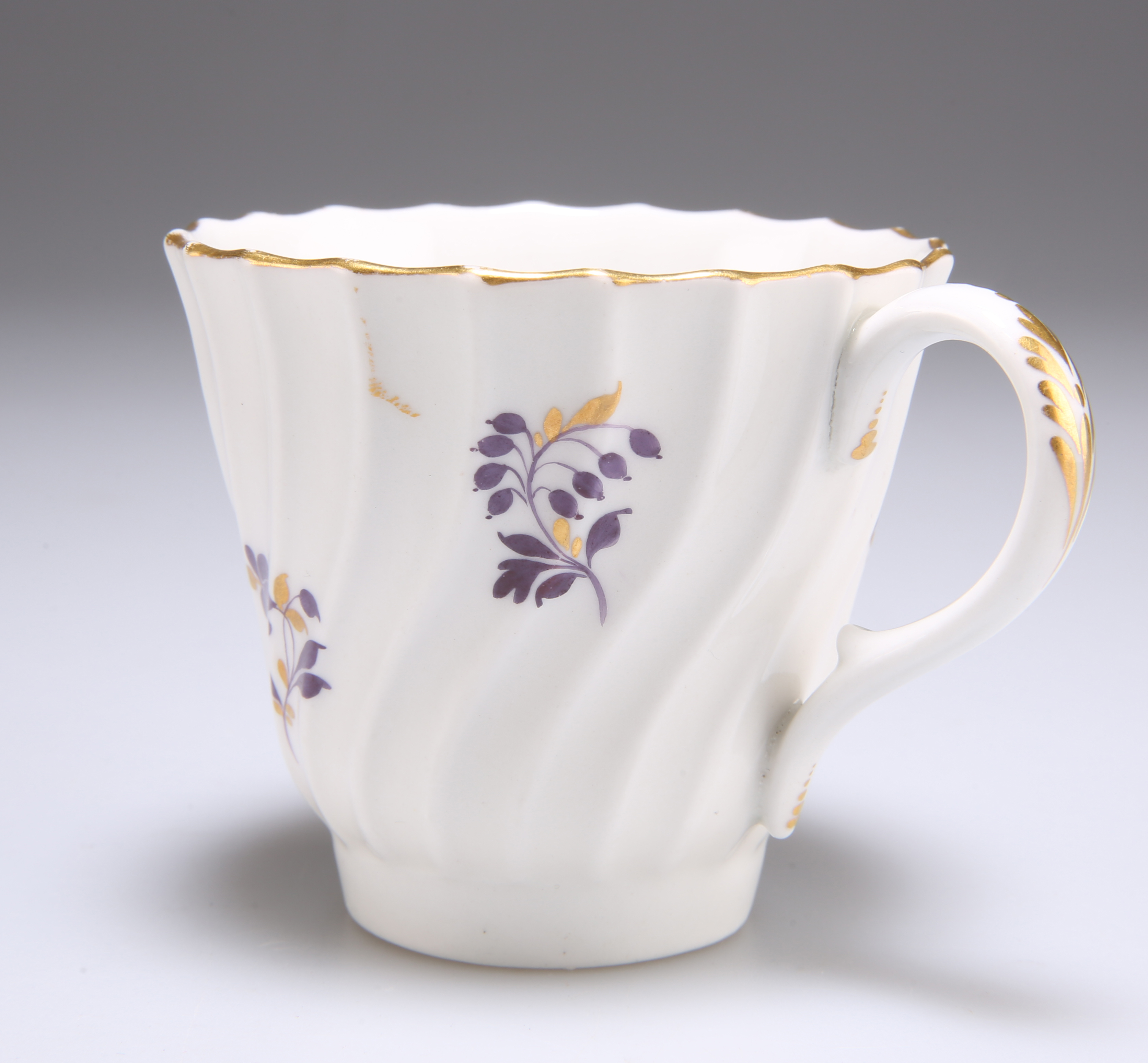 AN 18TH CENTURY WORCESTER SPIRAL FLUTED COFFEE CUP