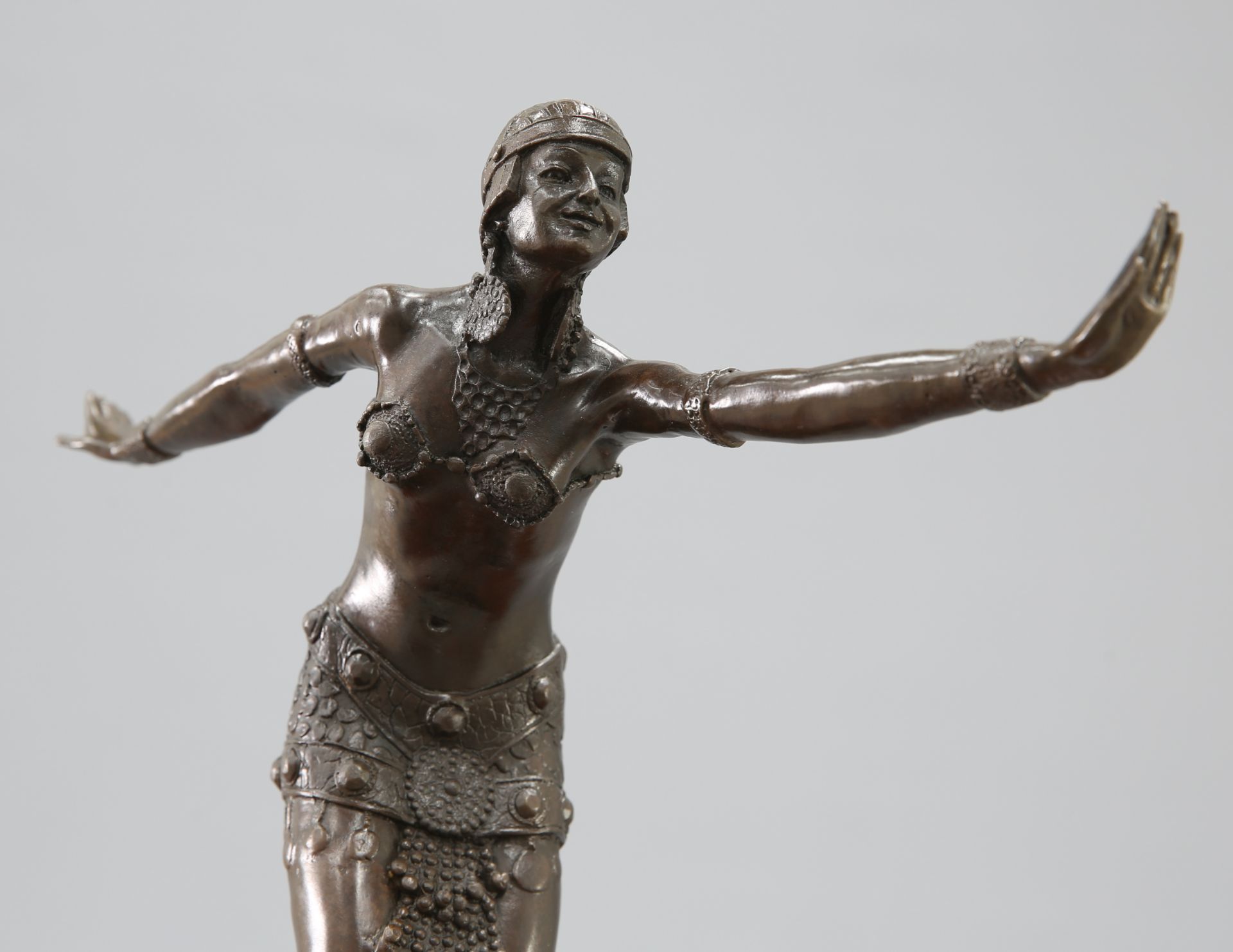 AN ART DECO STYLE BRONZE FIGURE OF A DANCER - Image 2 of 2