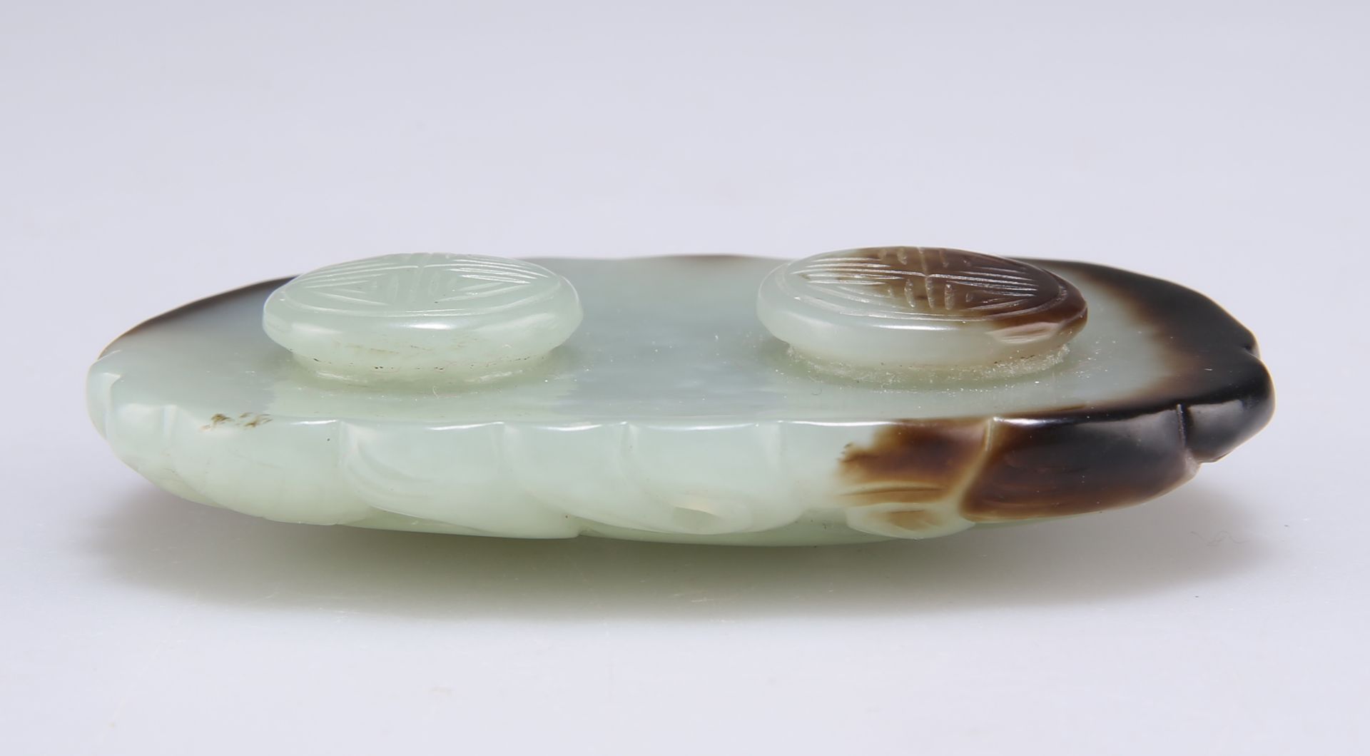 A CHINESE JADE BELT BUCKLE - Image 3 of 3