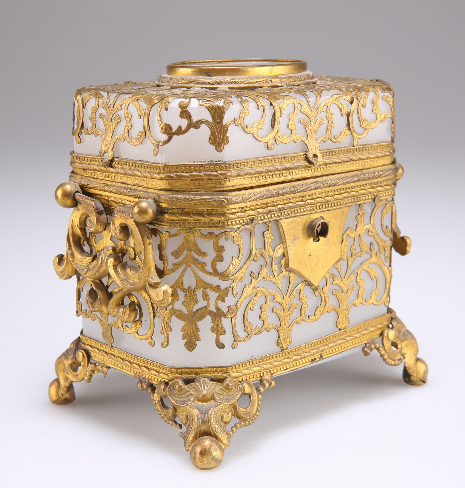 A CONTINENTAL GILT-METAL MOUNTED OPALINE GLASS SCENT BOTTLE CASKET - Image 2 of 3