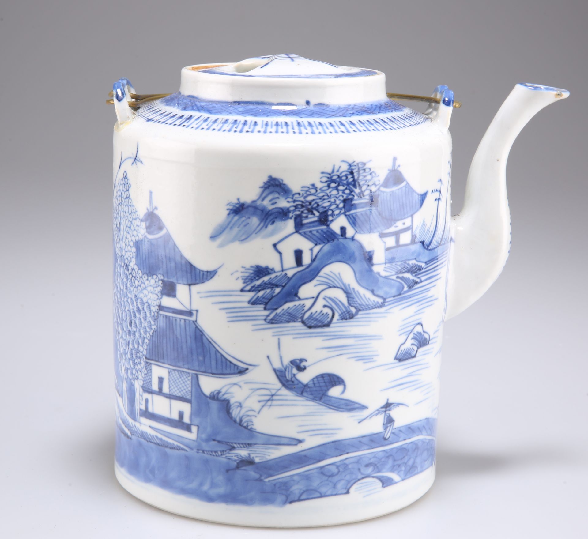 A CHINESE BLUE AND WHITE PORCELAIN WINE POT - Bild 4 aus 5