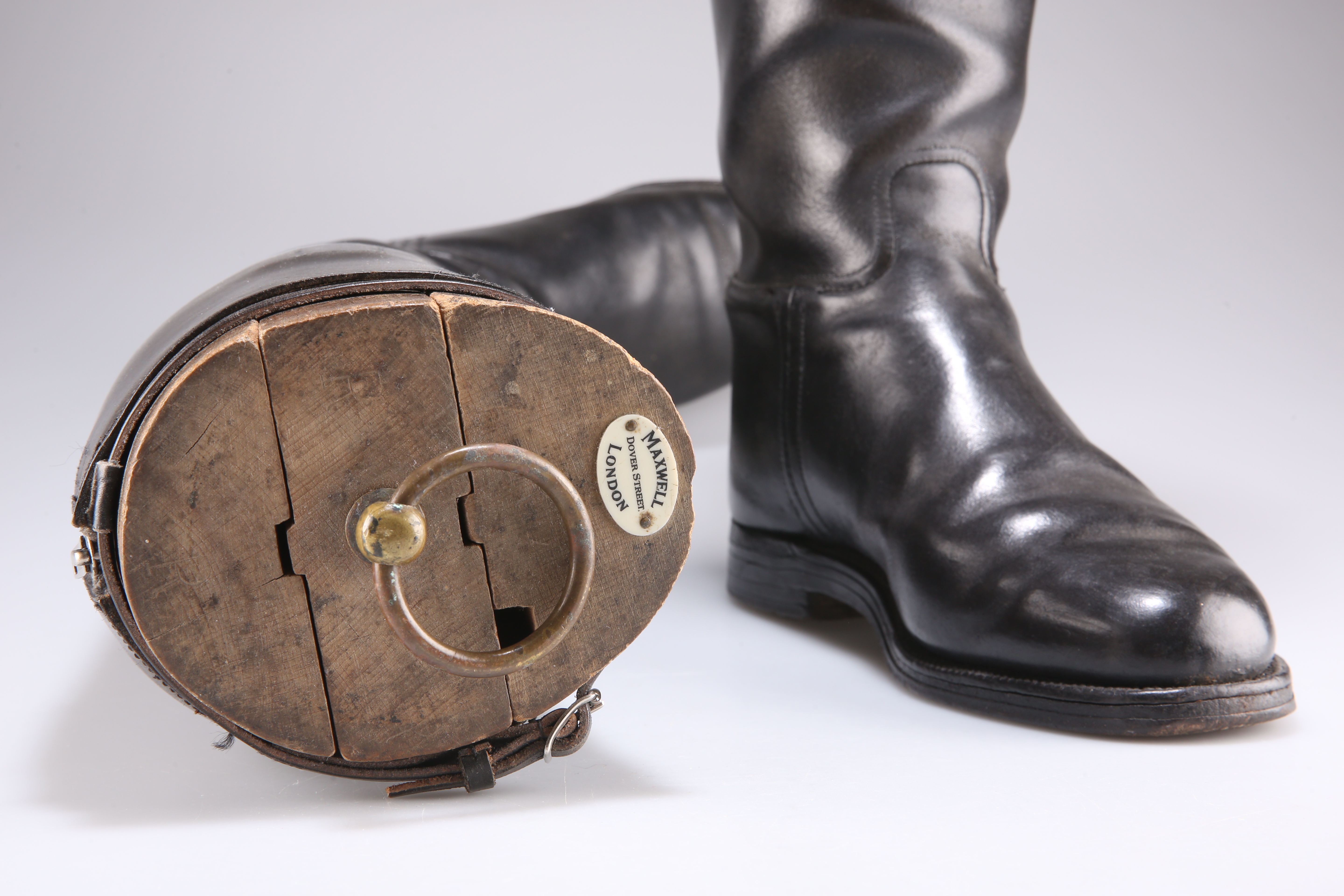 A PAIR OF LEATHER RIDING BOOTS AND FIVE VARIOUS GENTS HATS - Image 2 of 3