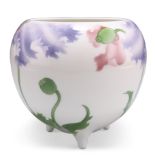 A JAPANESE PORCELAIN VASE BY MAKUZU KOZAN (1842-1916)