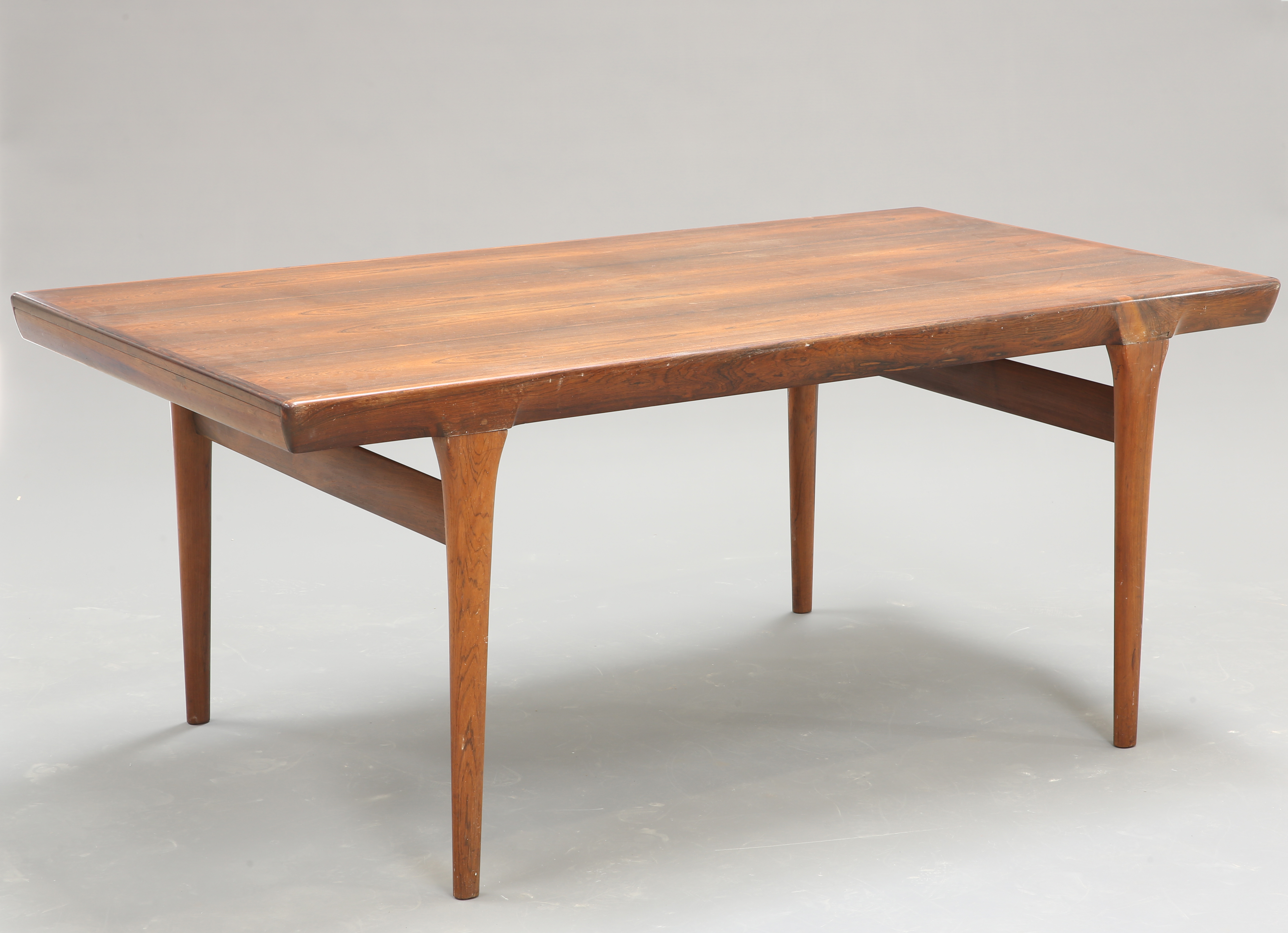 A DANISH ROSEWOOD EXTENDING DINING TABLE AND THREE CHAIRS - Image 2 of 3