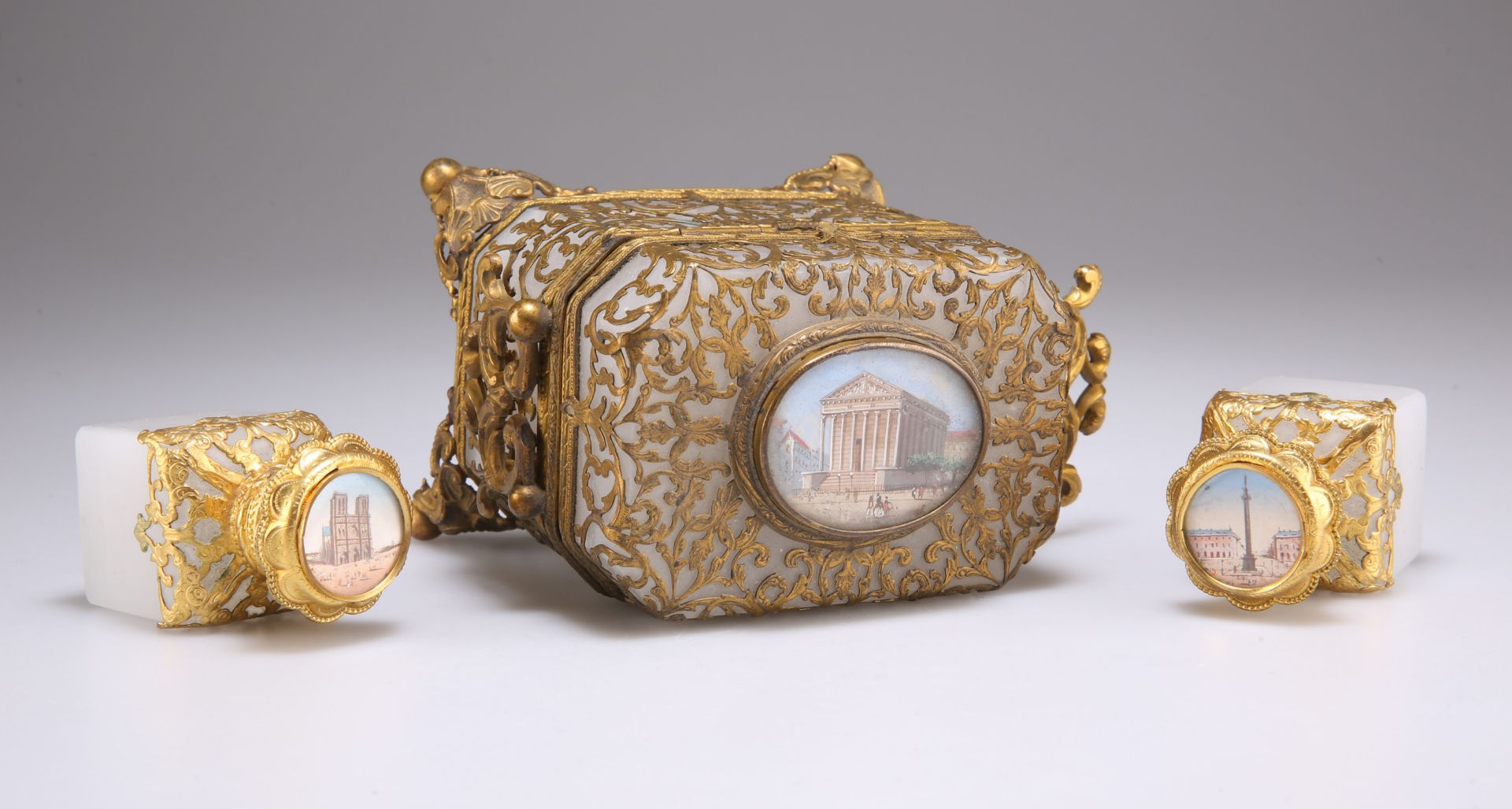 A CONTINENTAL GILT-METAL MOUNTED OPALINE GLASS SCENT BOTTLE CASKET - Image 3 of 3