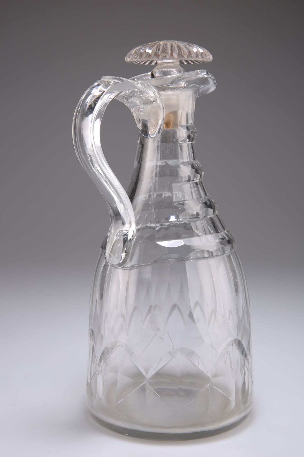 A GEORGIAN CUT-GLASS CLARET JUG - Image 2 of 3