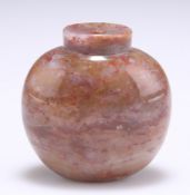 A CHINESE AGATE SNUFF BOTTLE