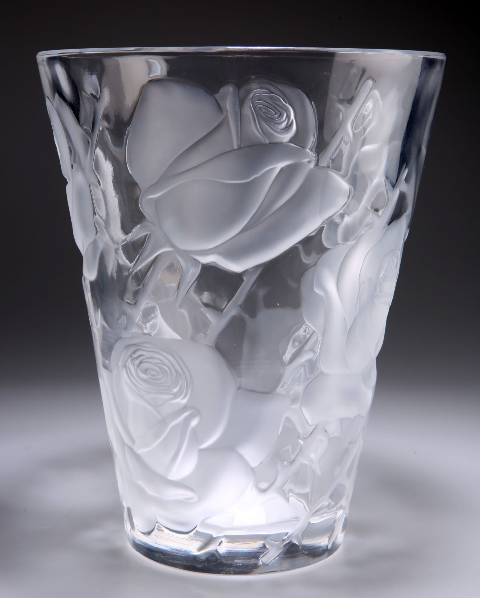 LALIQUE, A LARGE GLASS VASE - Image 4 of 6