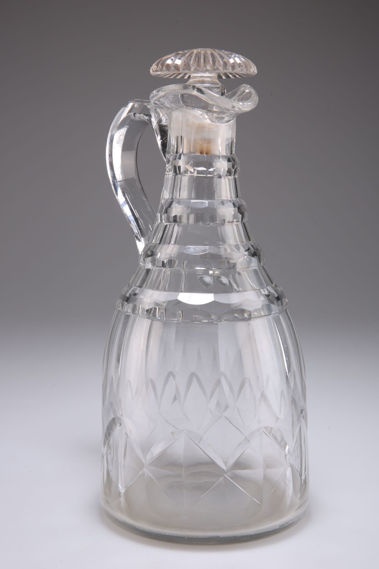 A GEORGIAN CUT-GLASS CLARET JUG - Image 3 of 3