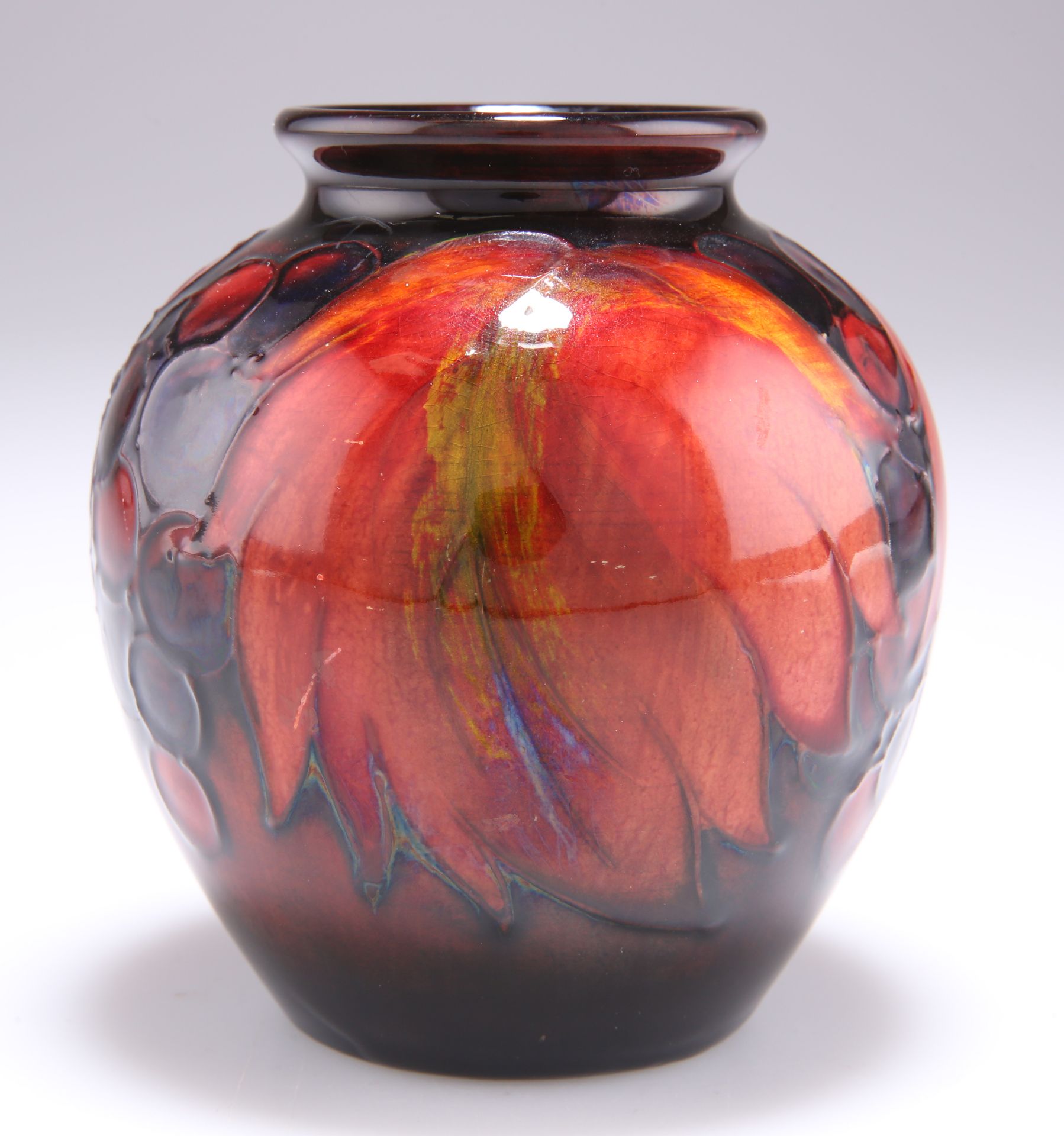 WILLIAM MOORCROFT A LEAVES AND BERRIES PATTERN FLAMBÉ POTTERY VASE - Image 2 of 3