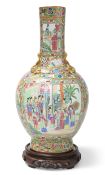 A LARGE 19TH CENTURY CANTONESE FAMILLE ROSE PORCELAIN VASE