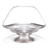 AN EDWARDIAN SILVER PIERCED CAKE BASKET