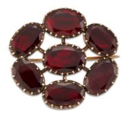 A 19TH CENTURY GARNET BROOCH