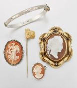 A VICTORIAN SHELL CAMEO BROOCH AND OTHER JEWELLERY