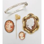 A VICTORIAN SHELL CAMEO BROOCH AND OTHER JEWELLERY