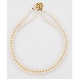 A 9 CARAT GOLD CULTURED PEARL NECKLACE