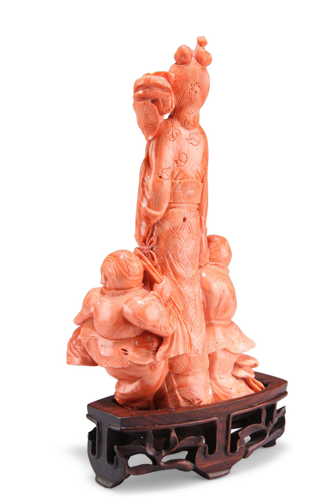 A FINE 19TH CENTURY CHINESE CARVED CORAL FIGURE GROUP - Image 2 of 2