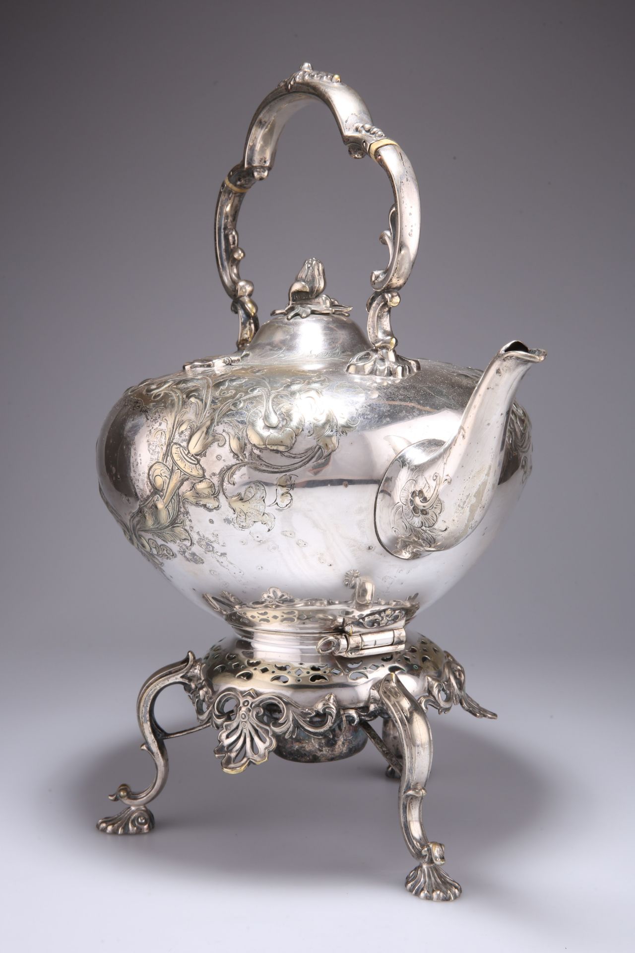 A VICTORIAN SILVER-PLATED SPIRIT KETTLE ON STAND - Image 3 of 5