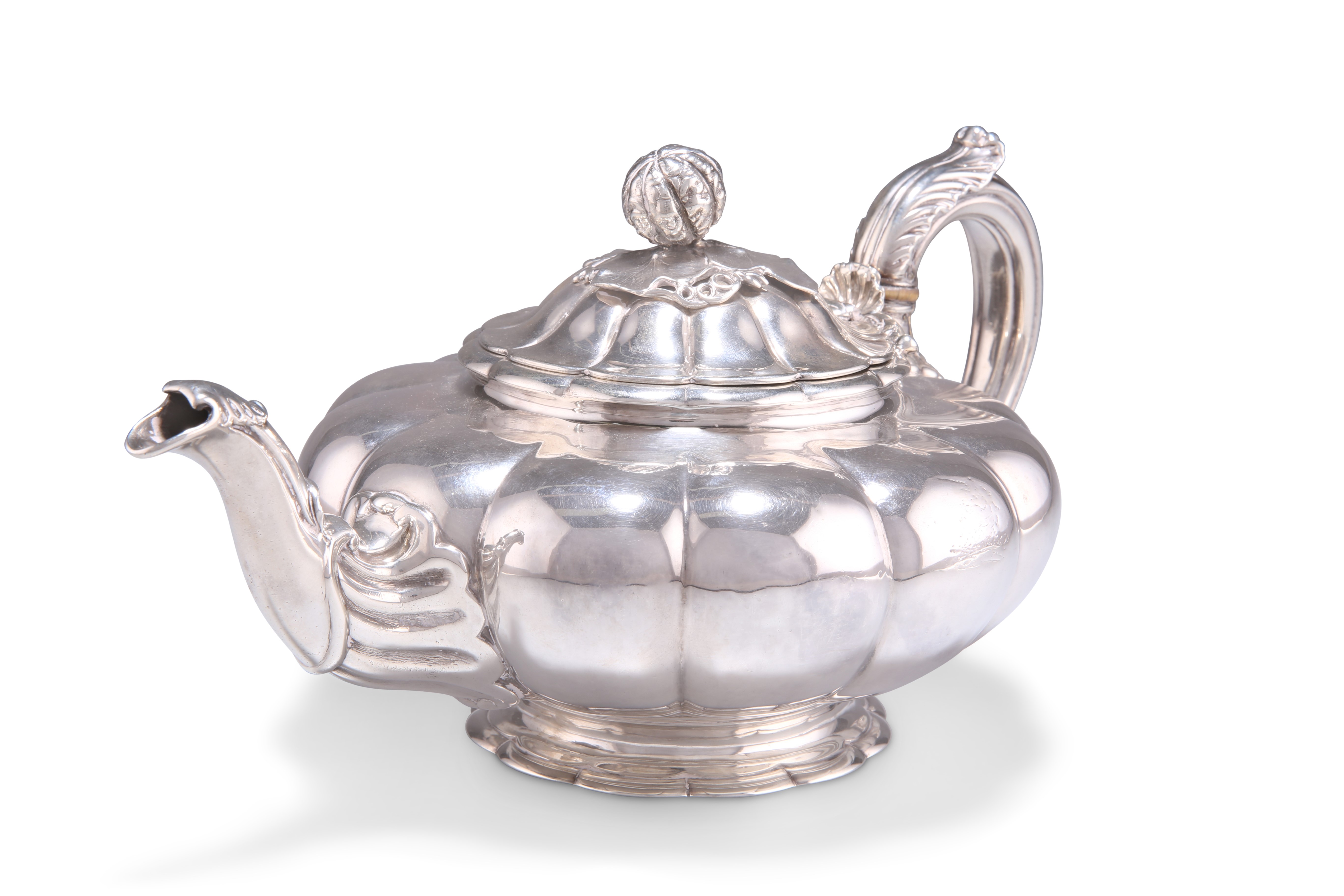 A WILLIAM IV SILVER TEAPOT - Image 2 of 4