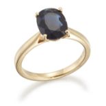 AN 18 CARAT GOLD SOLITAIRE SAPPHIRE RING