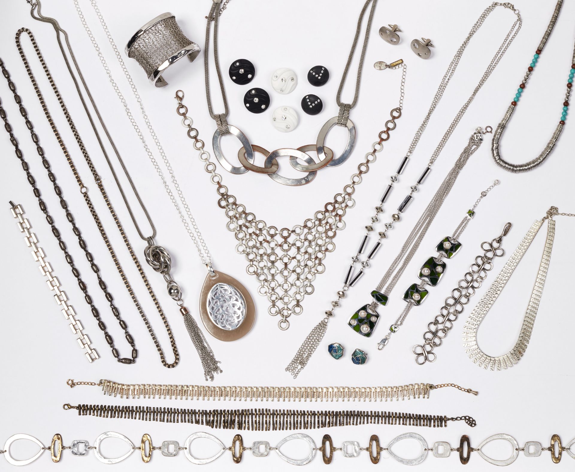 A GROUP OF SILVER METAL AND OTHER JEWELLERY