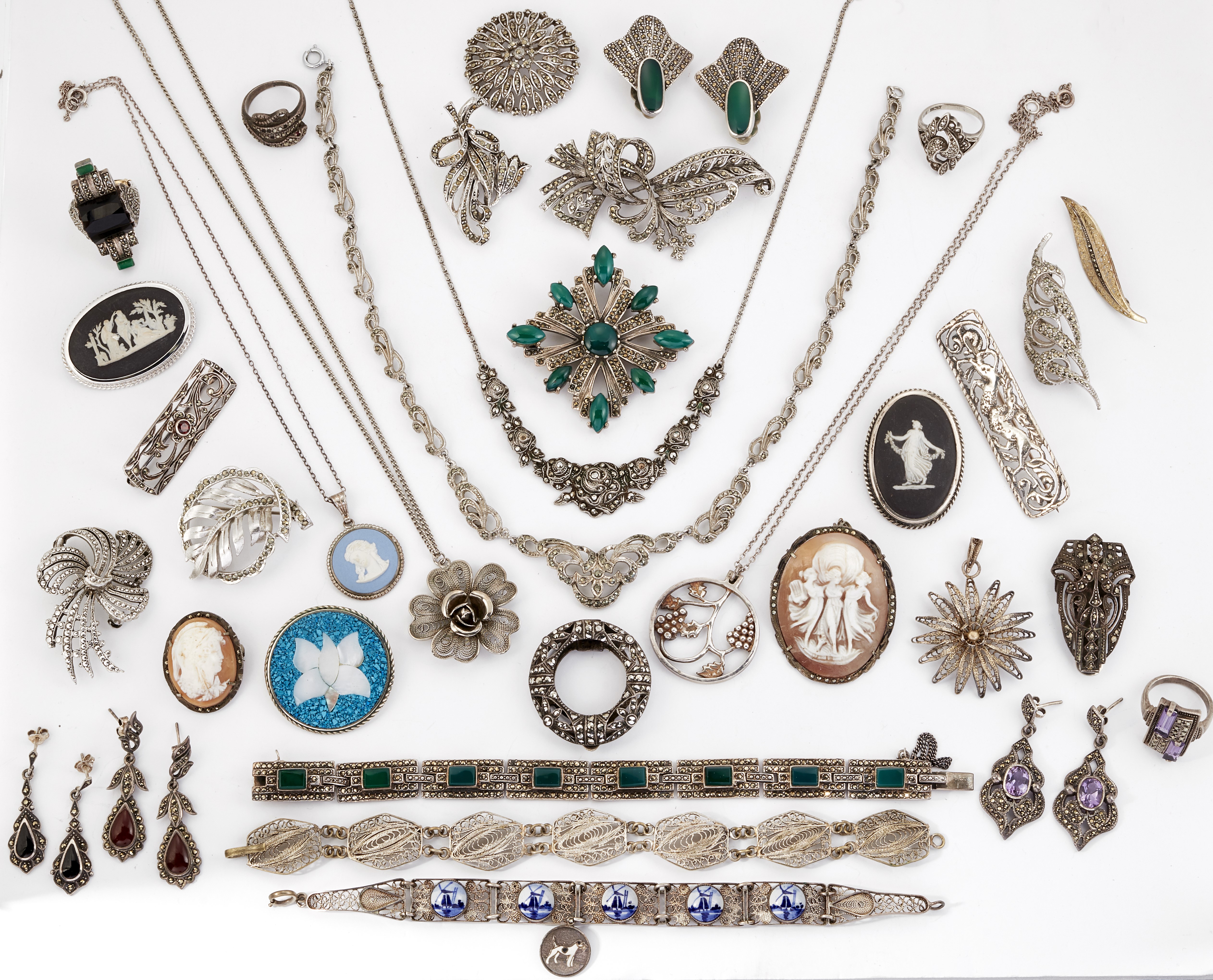A QUANTITY OF SILVER MARCASITE, FILIGREE AND OTHER JEWELLERY