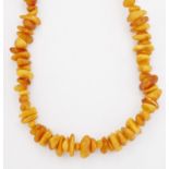 AN AMBER BEAD NECKLACE