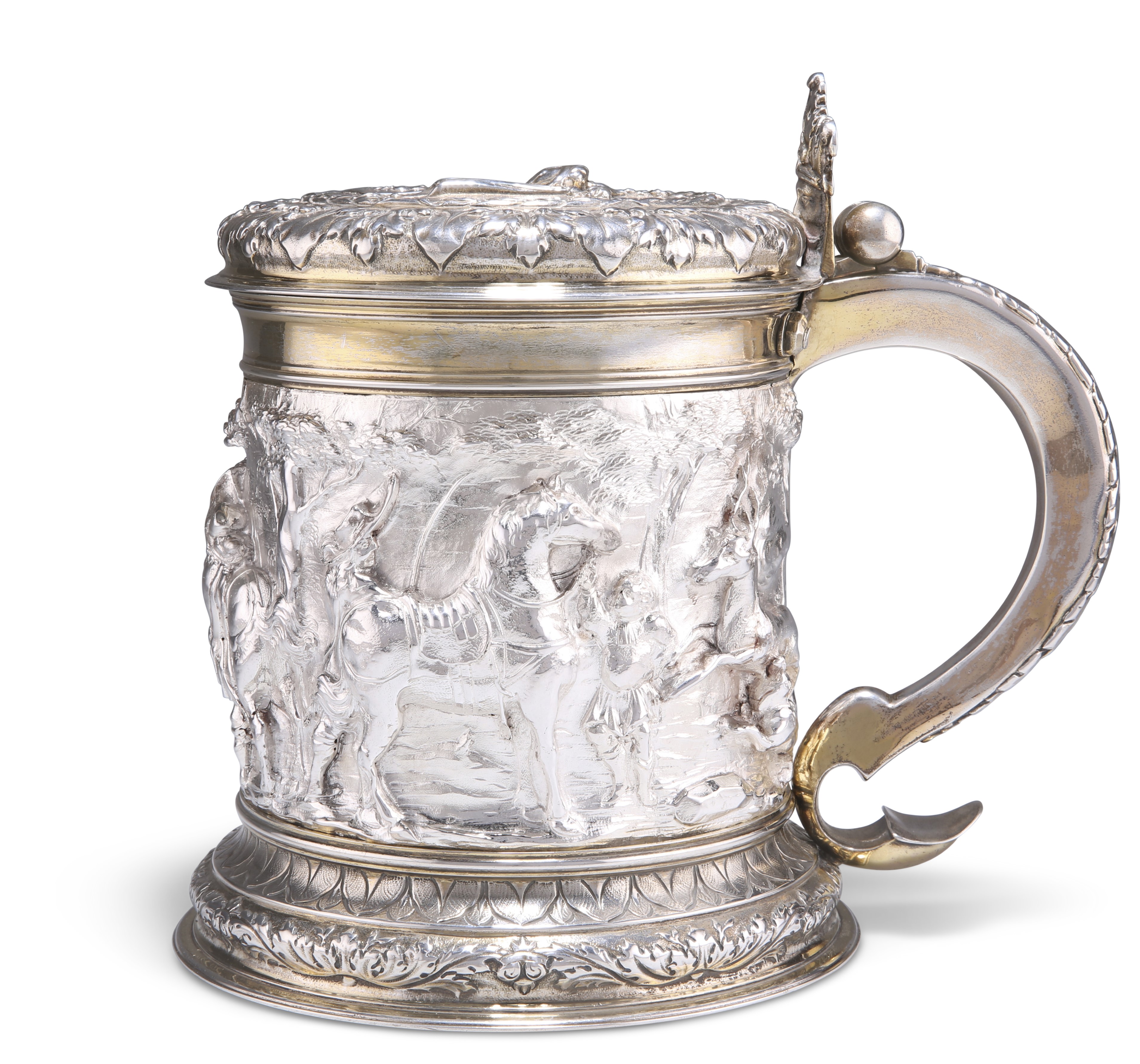 AN IMPRESSIVE VICTORIAN SILVER AND PARCEL-GILT TANKARD - Image 2 of 5