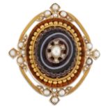 A VICTORIAN AGATE AND SPLIT PEARL BROOCH