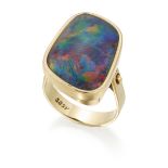 AN OPAL DOUBLET RING