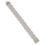 AN 18 CARAT WHITE GOLD DIAMOND BRICK LINK BRACELET