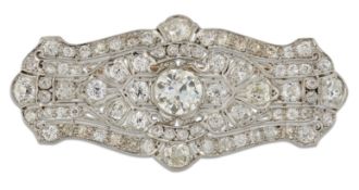 AN EARLY 20TH CENTURY DIAMOND BROOCH PENDANT