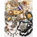 A SMALL QUANTITY OF COSTUME AND SILVER JEWELLERY