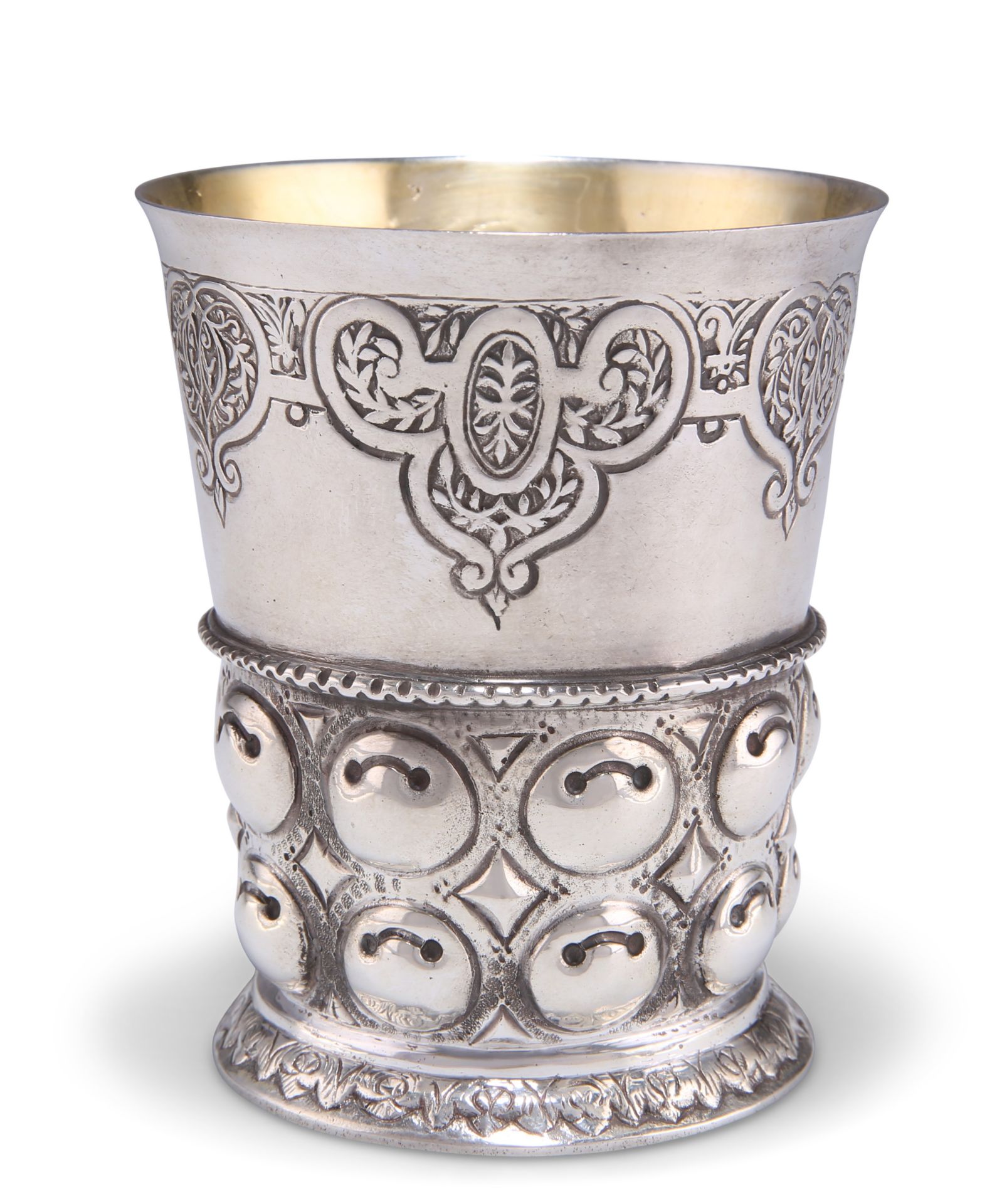 AN EARLY 18TH CENTURY GERMAN SILVER BEAKER CUP,
