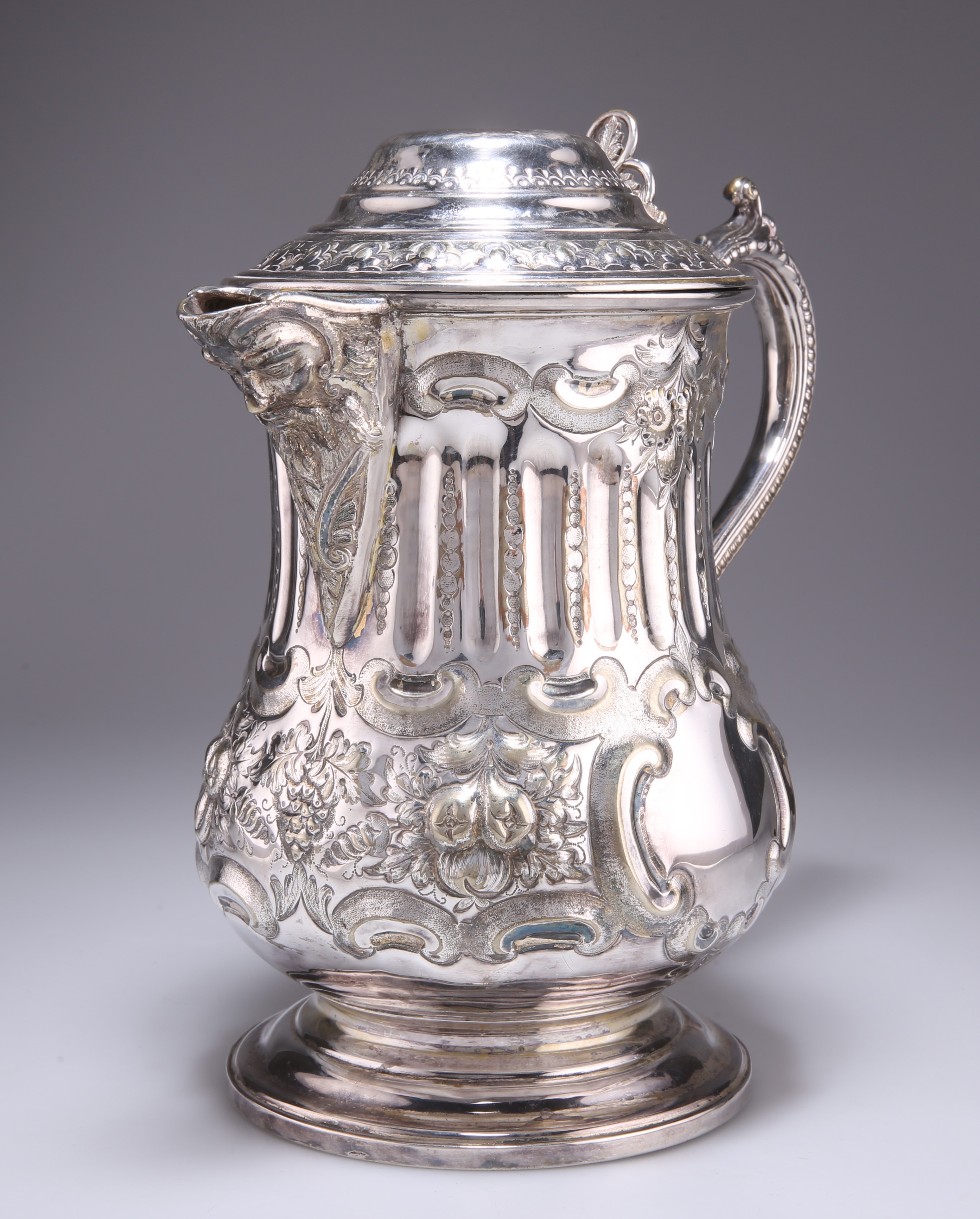 A LARGE 19TH CENTURY SILVER-PLATED FLAGON - Image 4 of 4