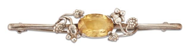 AN ARTS AND CRAFTS CITRINE BROOCH