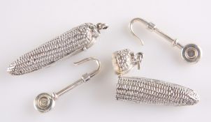 A PAIR OF SILVER NOVELTY VESTA CASES