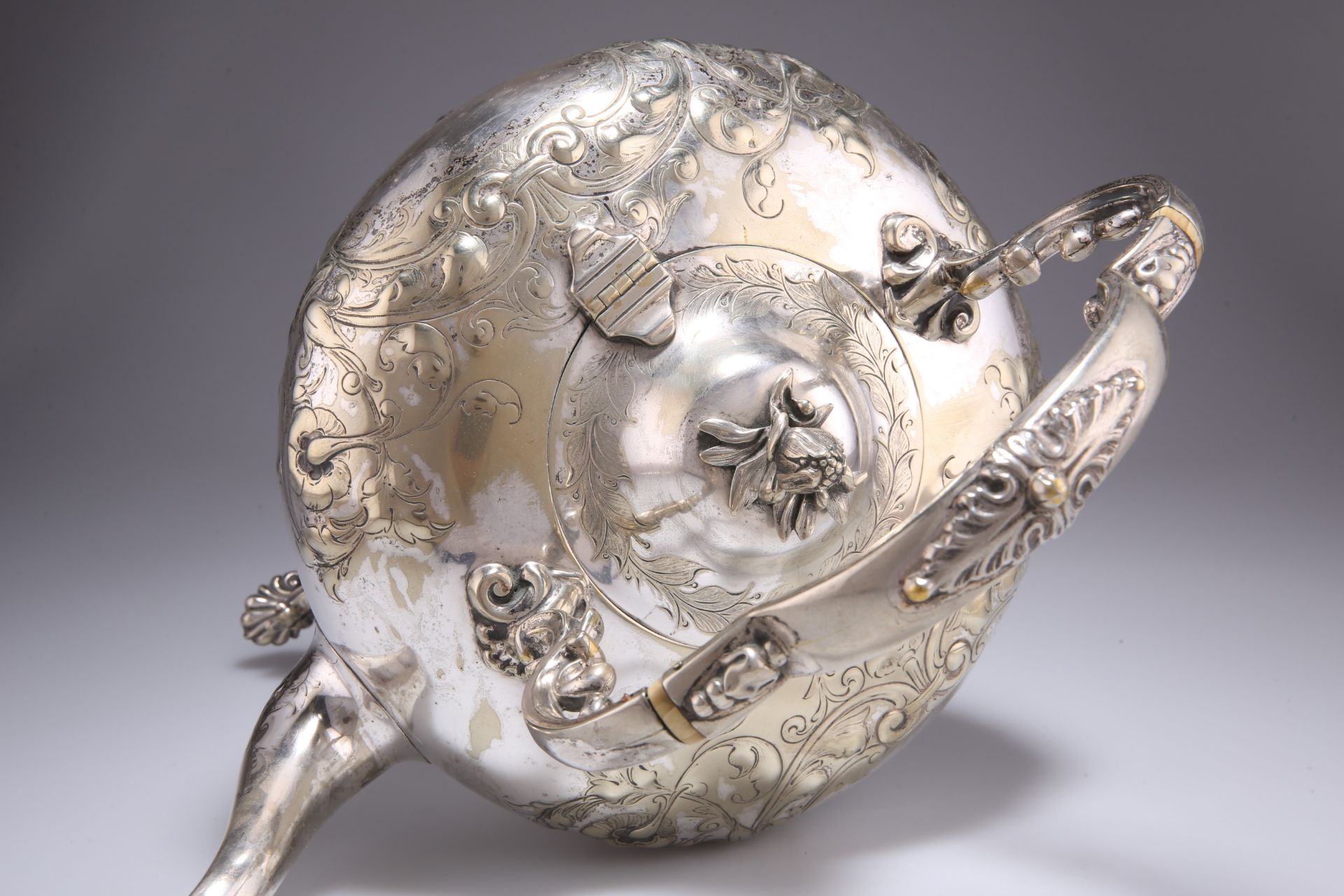 A VICTORIAN SILVER-PLATED SPIRIT KETTLE ON STAND - Image 5 of 5