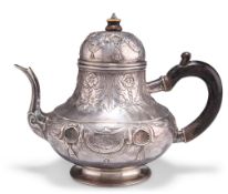 AN EARLY 18TH CENTURY DUTCH SILVER TEAPOT