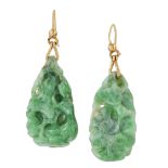 A PAIR OF CARVED JADE PENDANT EARRINGS