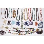 A QUANTITY OF GEMSTONE AND HARDSTONE BEAD NECKLACES