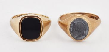 A 9 CARAT GOLD HEMATITE INTAGLIO SIGNET RING AND A 9 CARAT GOLD ONYX SIGNET RING