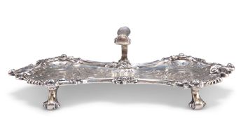 A GEORGE III SILVER SNUFFER TRAY