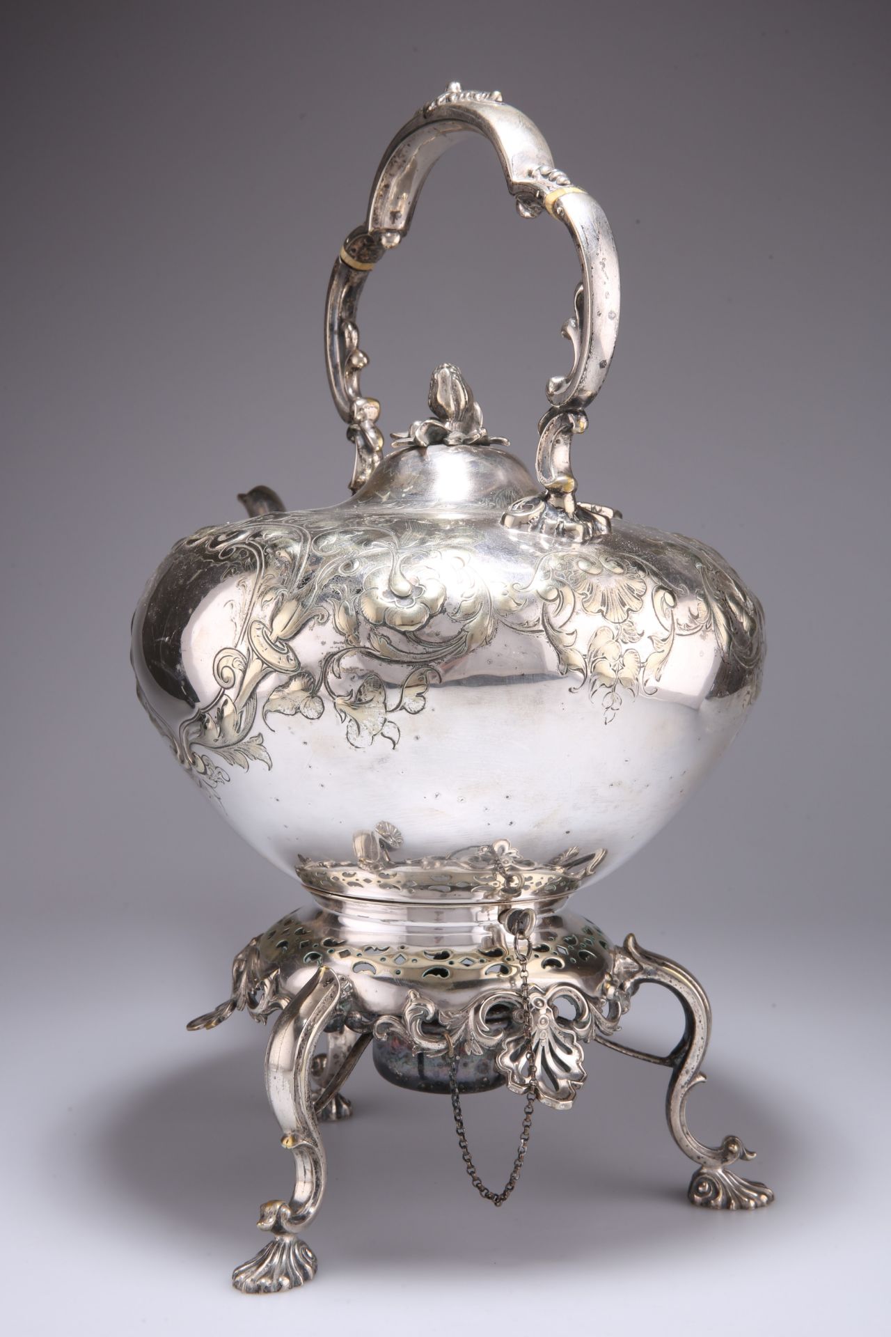 A VICTORIAN SILVER-PLATED SPIRIT KETTLE ON STAND - Image 4 of 5