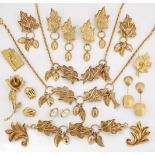 A QUANTITY OF GILT METAL COSTUME JEWELLERY