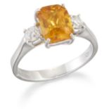 AN 18 CARAT WHITE GOLD YELLOW SAPPHIRE AND DIAMOND RING