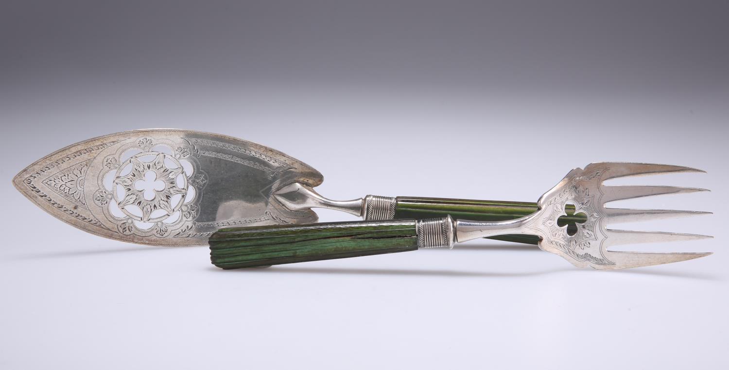 A GEORGE III SILVER AND GREEN-STAINED IVORY HANDLED FISH SLICE - Image 2 of 4